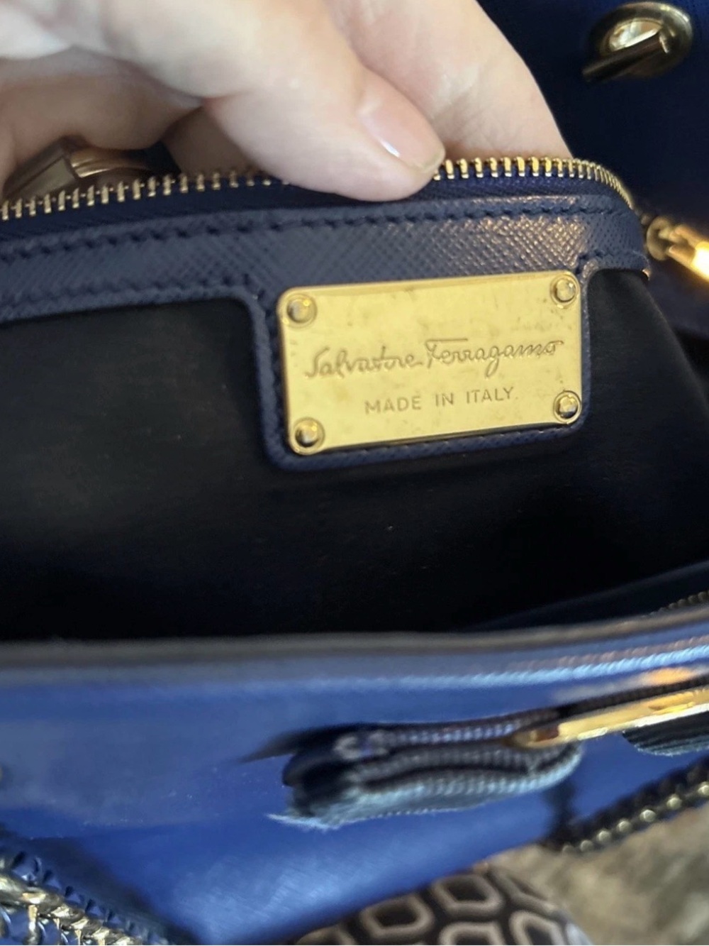 Salvatore Ferragamo MELIKE Vara Tote With Bow SAFFIANO Royal Blue Leather - Picture 10 of 16